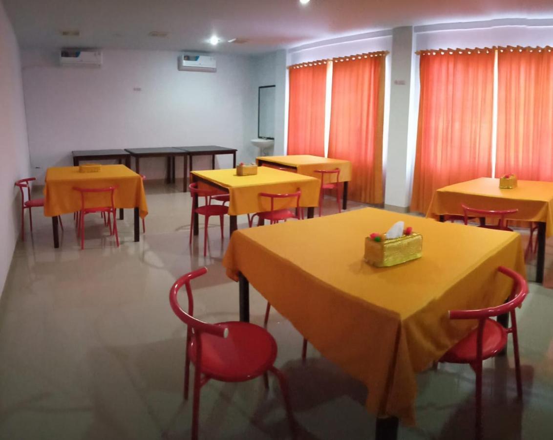 Hotel Meganita Mamuju Extérieur photo