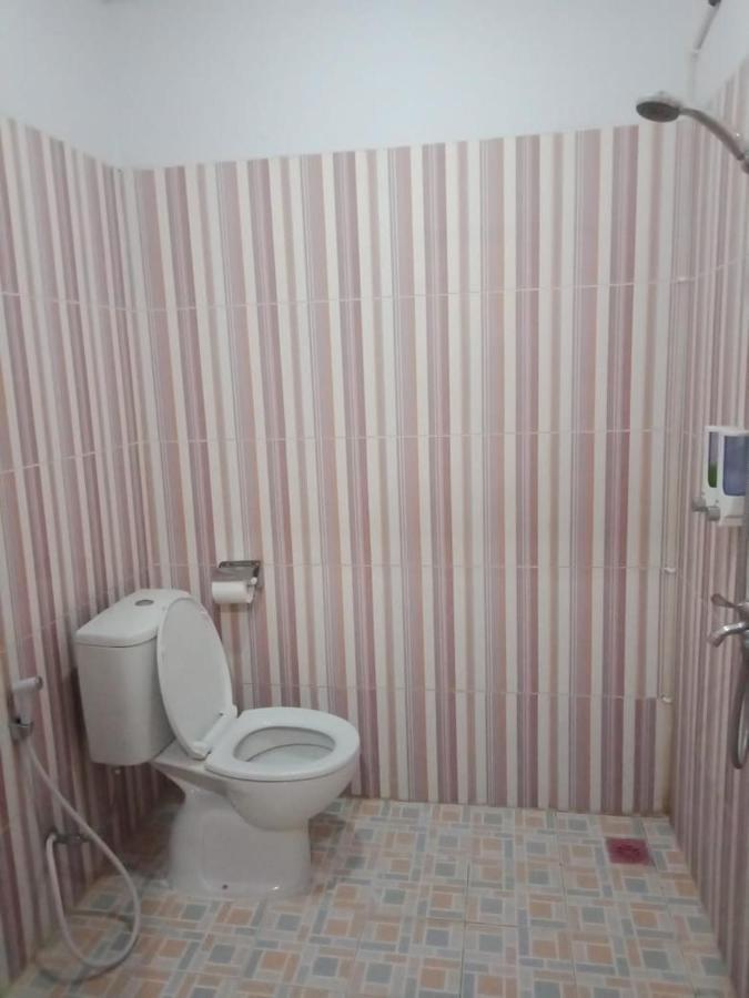 Hotel Meganita Mamuju Extérieur photo