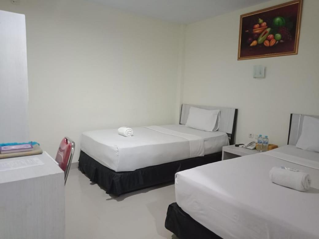 Hotel Meganita Mamuju Extérieur photo