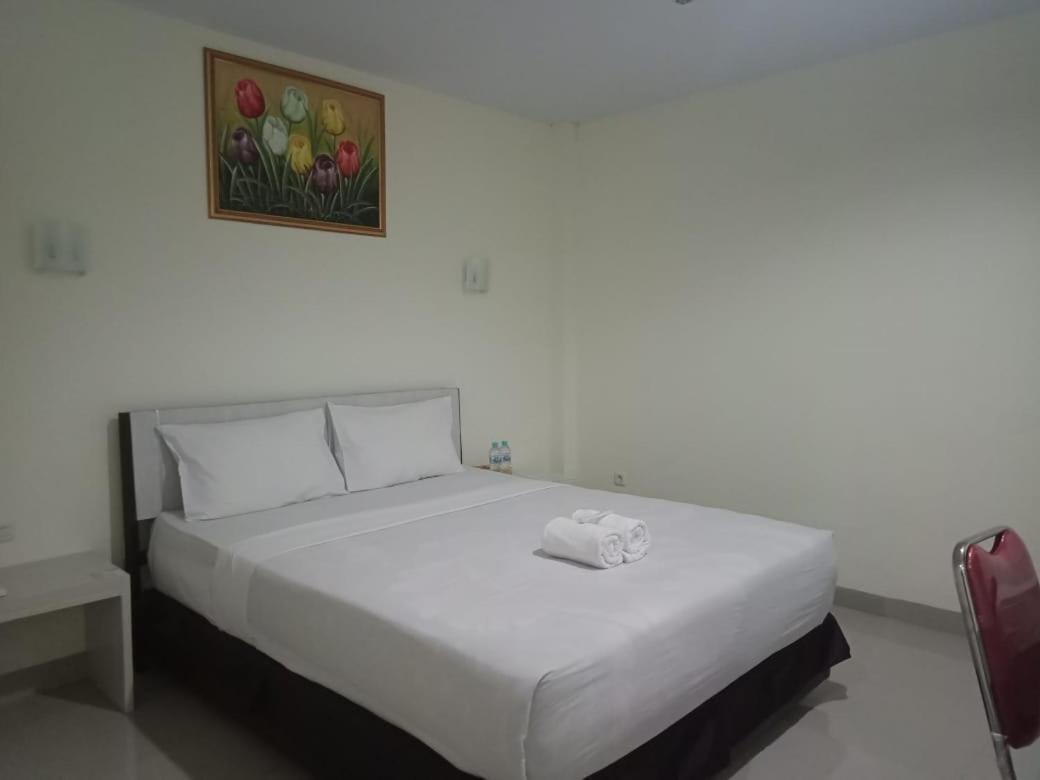 Hotel Meganita Mamuju Extérieur photo